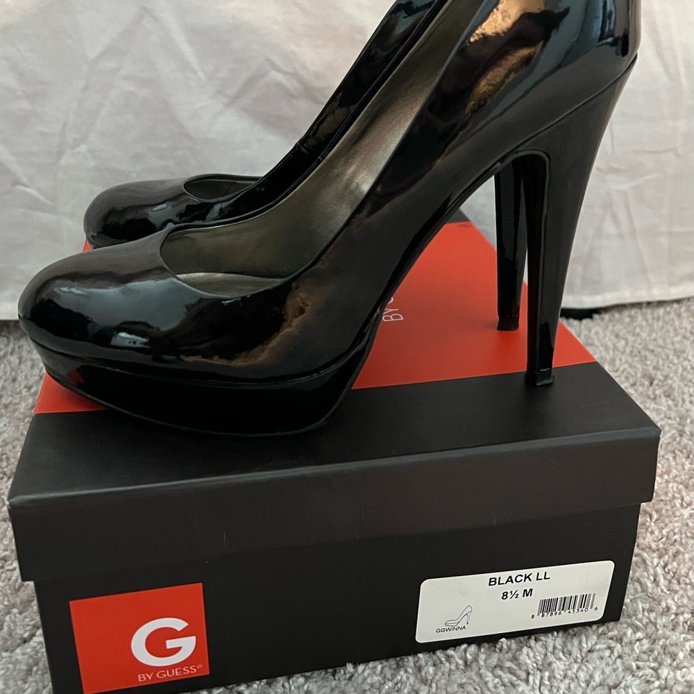 Patent leather black Guess heels
